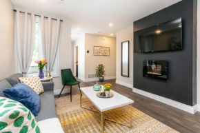 Luxury 1BR With King Bed - Steps From Byward Market!